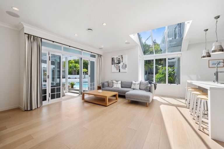 Photo of property in 38 Anaheim Boulevard, Shamrock Park, Auckland, 2016