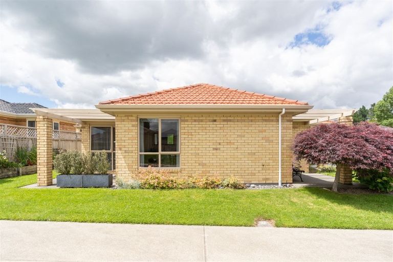 Photo of property in 12 Sovereign Isle Lane, Rototuna, Hamilton, 3210