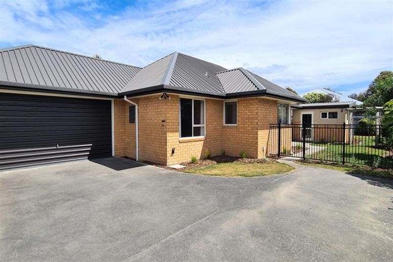 Photo of property in 3/52 Middlepark Road, Sockburn, Christchurch, 8042