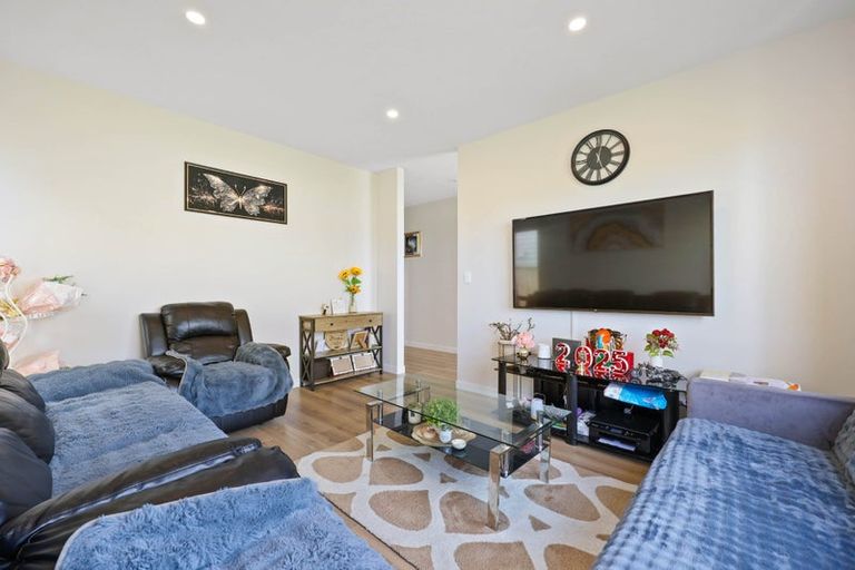 Photo of property in 12 Korowhiti Road, Clarks Beach, 2122