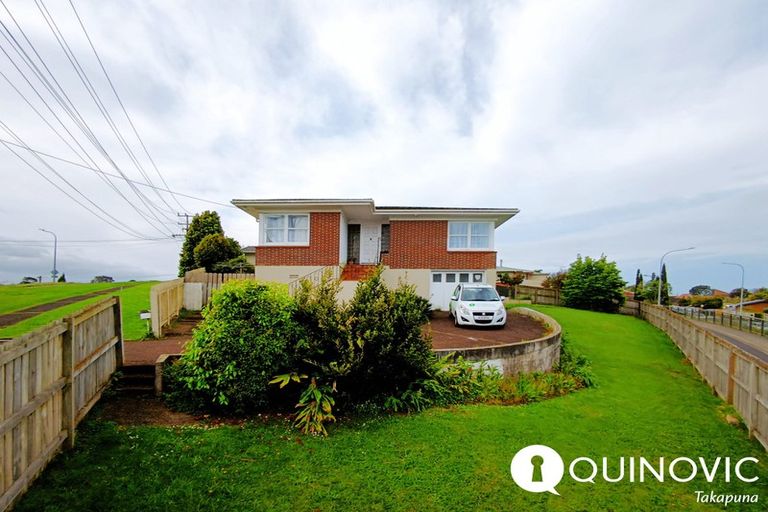 Photo of property in 520 Glenfield Road, Glenfield, Auckland, 0629