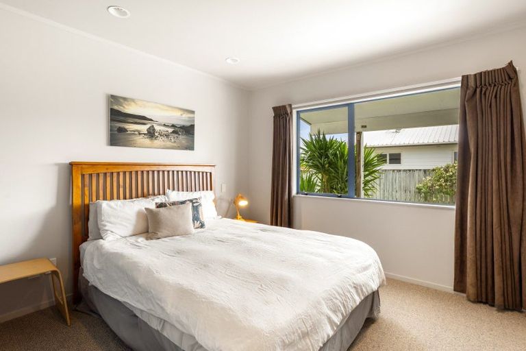 Photo of property in 15 The Crowsnest, Cooks Beach, Whitianga, 3591