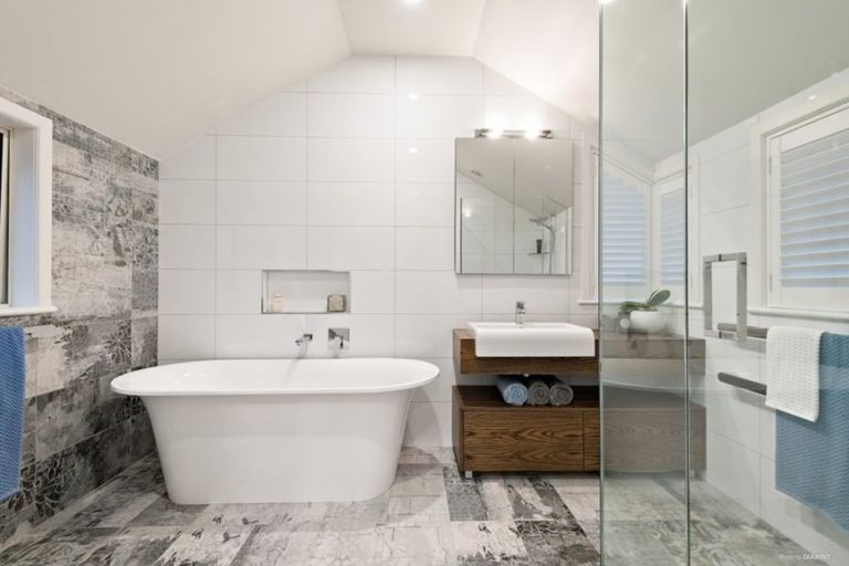 Photo of property in 77a Stanley Point Road, Stanley Point, Auckland, 0624