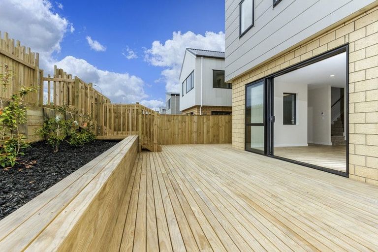 Photo of property in 51 Sunnyheights Road, Orewa, 0931