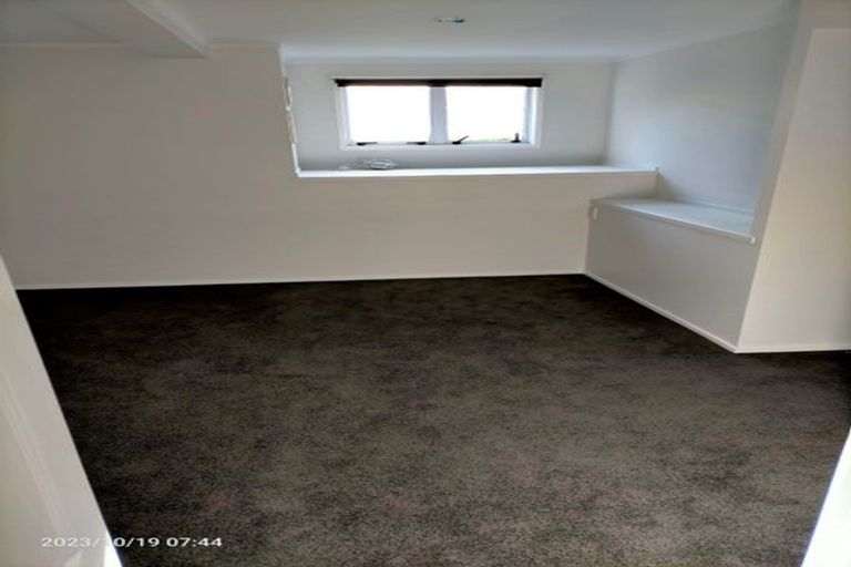 Photo of property in 22 Raymond Terrace, Northcote, Auckland, 0627