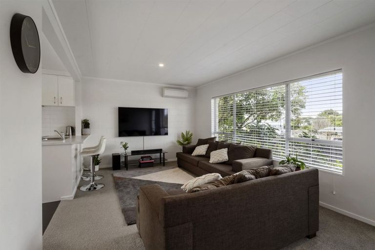 Photo of property in 1/7 Addison Drive, Glendene, Auckland, 0602