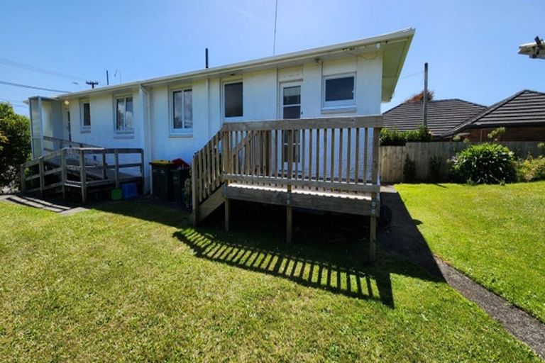 Photo of property in 2/39 Waimea Street, Westown, New Plymouth, 4310