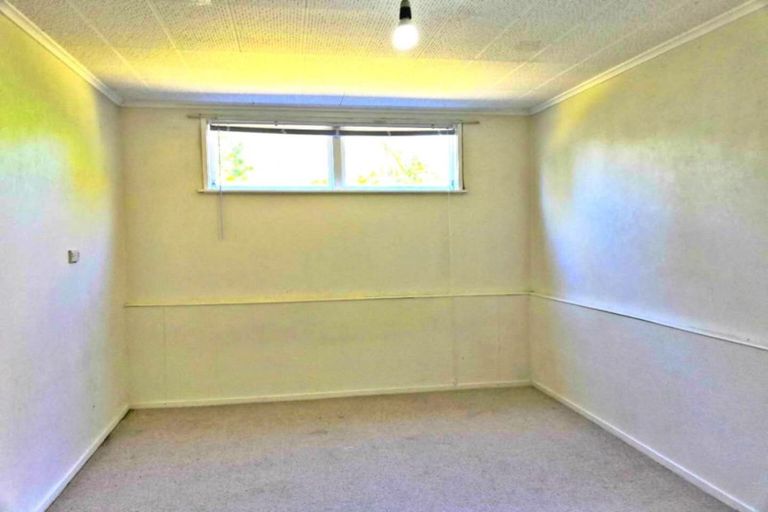 Photo of property in 71 Chivalry Road, Glenfield, Auckland, 0629