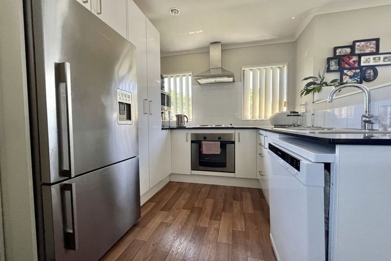 Photo of property in 5 Waipani Road, Te Atatu Peninsula, Auckland, 0610