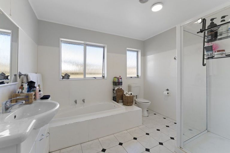 Photo of property in 100 Waerenga Road, Otaki, 5512