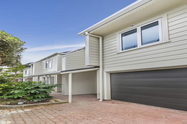 Photo of property in 15 Lawson Place, Mount Victoria, Wellington, 6011