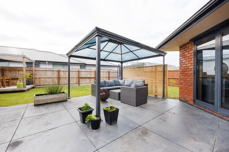 Photo of property in 17 Daniel Place, Kelvin Grove, Palmerston North, 4414
