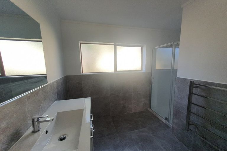 Photo of property in 45 Tenbless Court, Unsworth Heights, Auckland, 0632