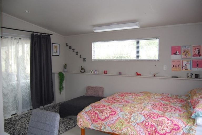 Photo of property in 87 Tawa Road, Kumeu, 0891