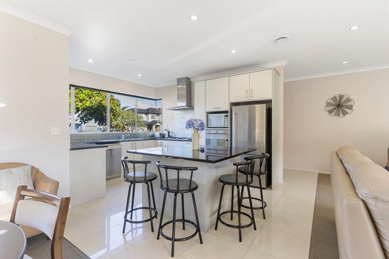 Photo of property in 76 Baverstock Road, Flat Bush, Auckland, 2016