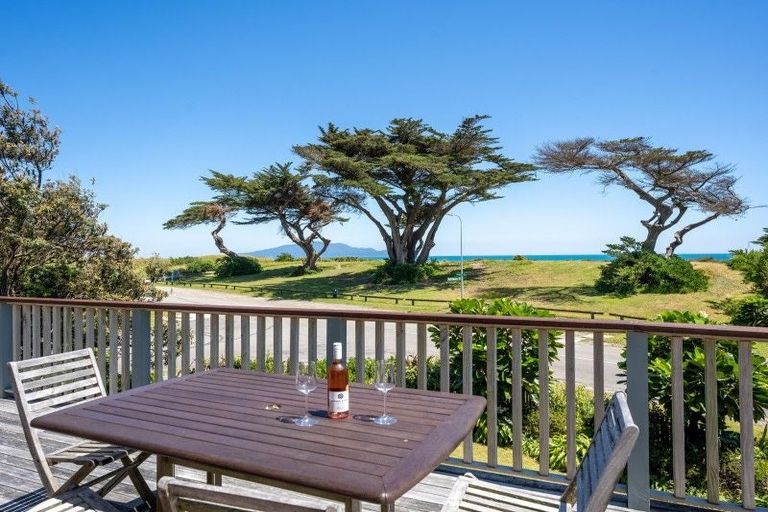 Photo of property in 2 Kitchener Street, Te Horo Beach, Otaki, 5581