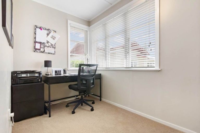 Photo of property in 43 Hutchinson Avenue, New Lynn, Auckland, 0600