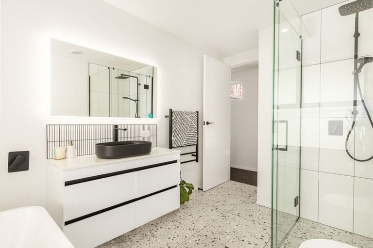 Photo of property in 94 Kotare Street, Waikanae, 5036