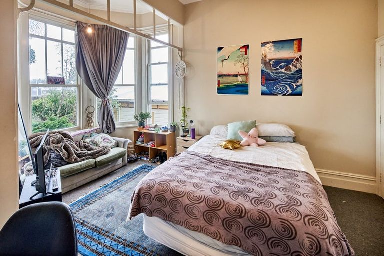 Photo of property in 64 Kelburn Parade, Kelburn, Wellington, 6012