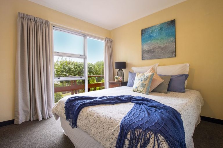 Photo of property in 18 Toporoa View, Ascot Park, Porirua, 5024