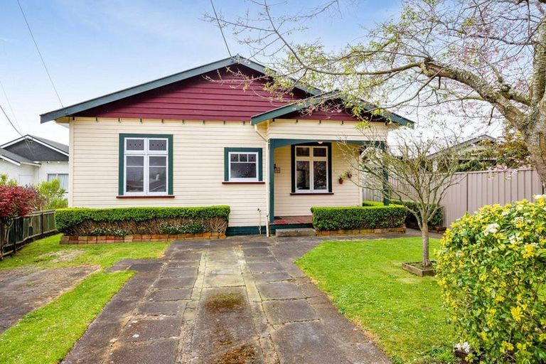 Photo of property in 5 Disraeli Street, Hawera, 4610