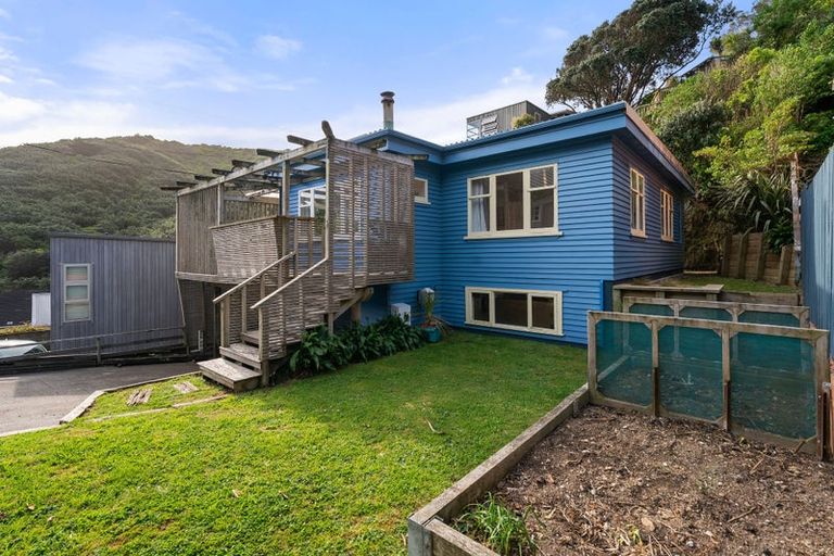 Photo of property in 66 Hungerford Road, Houghton Bay, Wellington, 6023