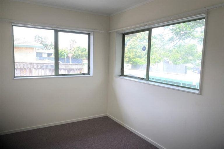 Photo of property in 3 Benton Place, Manurewa, Auckland, 2102