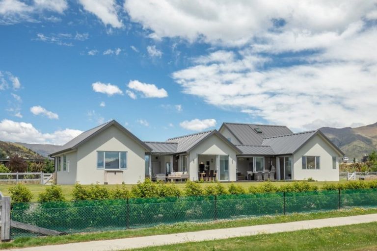 Photo of property in 2 Nokomai Street, Wanaka, 9305
