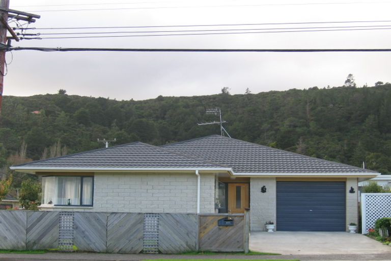 Photo of property in 271 Stokes Valley Road, Stokes Valley, Lower Hutt, 5019