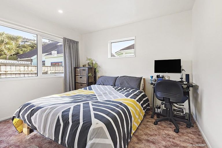 Photo of property in 6 Rua Street, Lyall Bay, Wellington, 6022