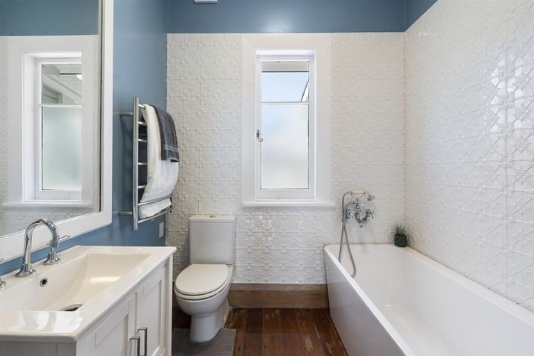 Photo of property in 1/62 Beresford Street, Bayswater, Auckland, 0622