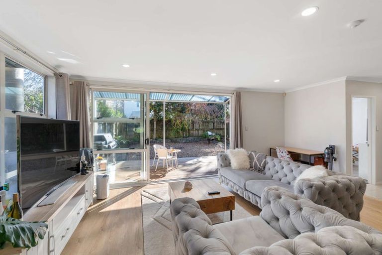 Photo of property in 2 Figaro Crescent, Takanini, 2112