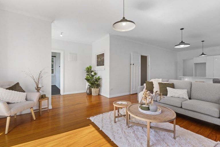 Photo of property in 2 Chilman Street, Strandon, New Plymouth, 4312