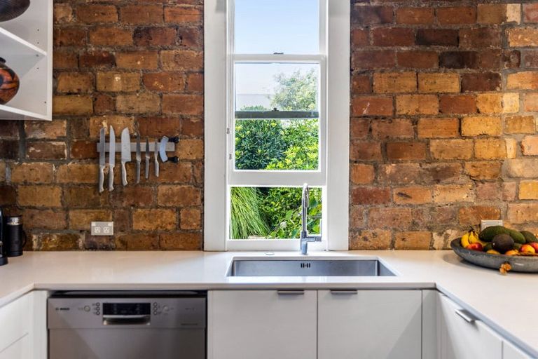 Photo of property in 16 Rossgrove Terrace, Mount Albert, Auckland, 1025