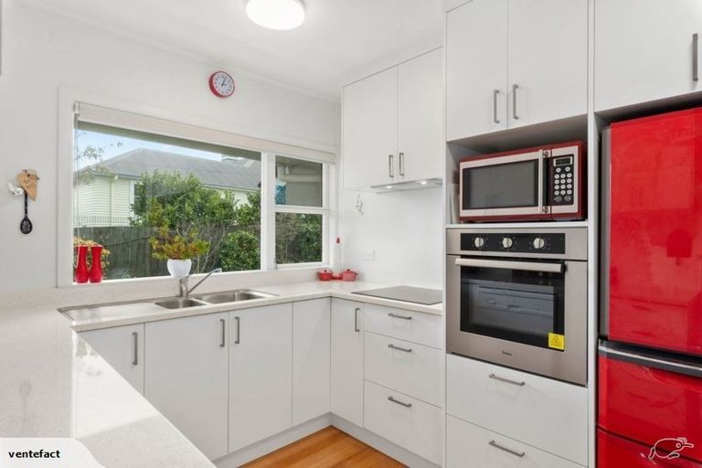 Photo of property in 1/126a Vauxhall Road, Narrow Neck, Auckland, 0624