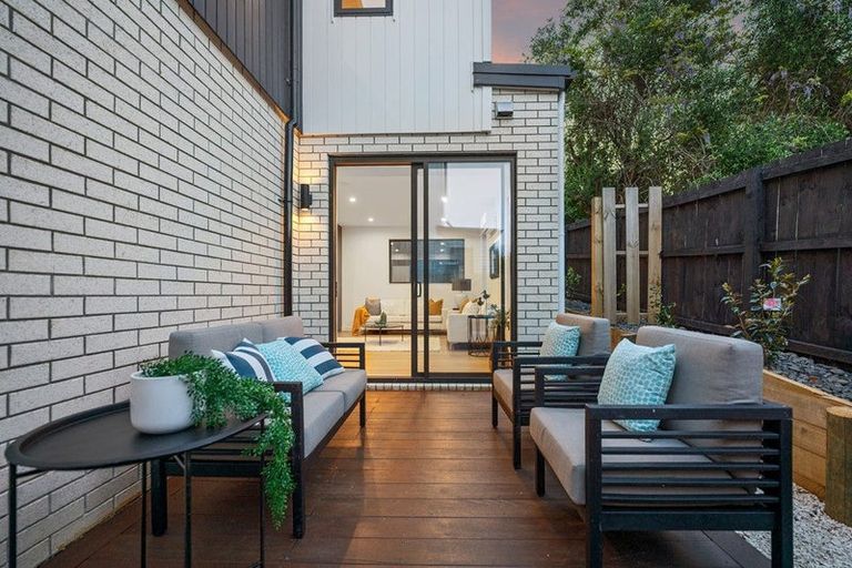 Photo of property in 3d Margaret Place, Milford, Auckland, 0620