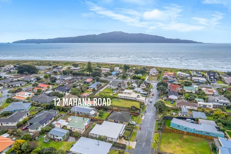 Photo of property in 12 Mahana Road, Paraparaumu Beach, Paraparaumu, 5032