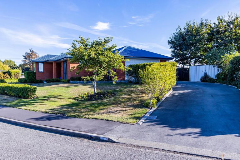 Photo of property in 1 Eric Batchelor Place, Waimate, 7924