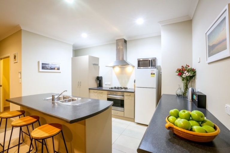 Photo of property in 250b Courtenay Street, Strandon, New Plymouth, 4312