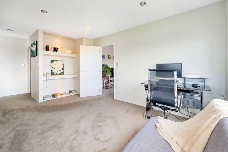 Photo of property in 14 Platinum Rise, Ranui, Auckland, 0612