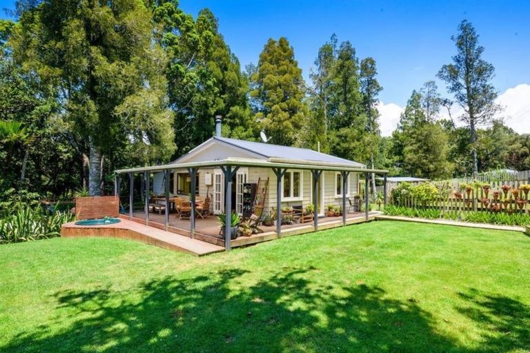 Photo of property in 128 Bodhisattva Road, Waitoki, Silverdale, 0994