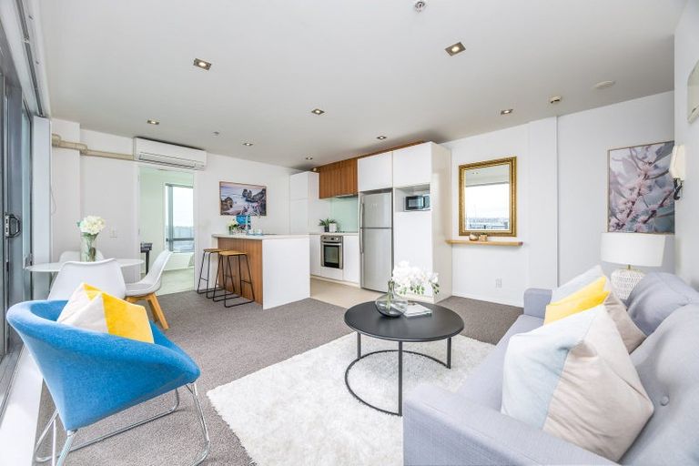 Photo of property in 6 Lancelot Road, Orewa, 0931