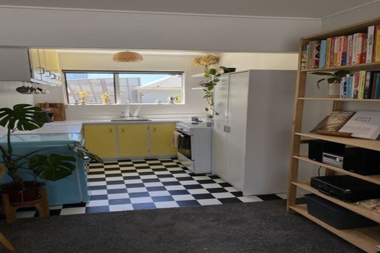 Photo of property in 3/100 Lyall Parade, Lyall Bay, Wellington, 6022