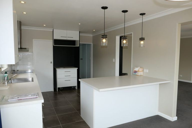 Photo of property in 4 Tawa Street, Waikanae, 5036