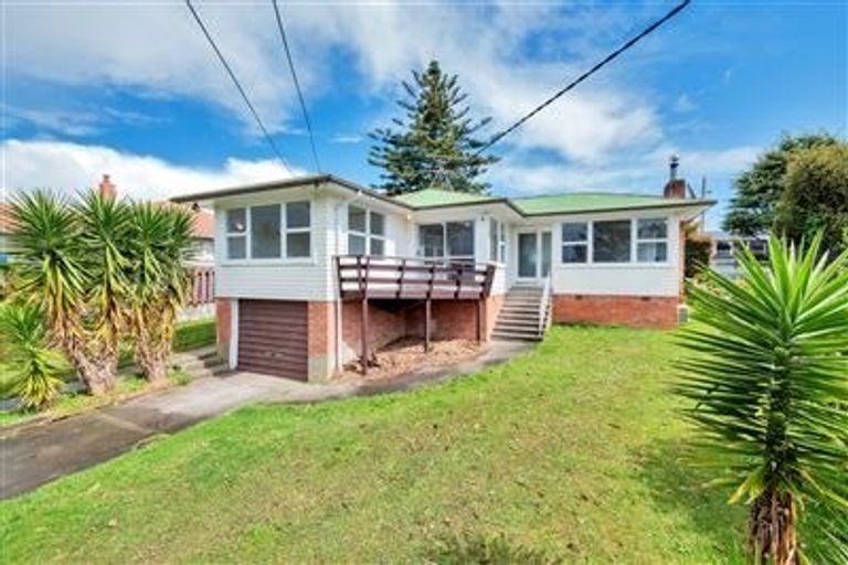 Photo of property in 38 Christmas Road, Manurewa, Auckland, 2102