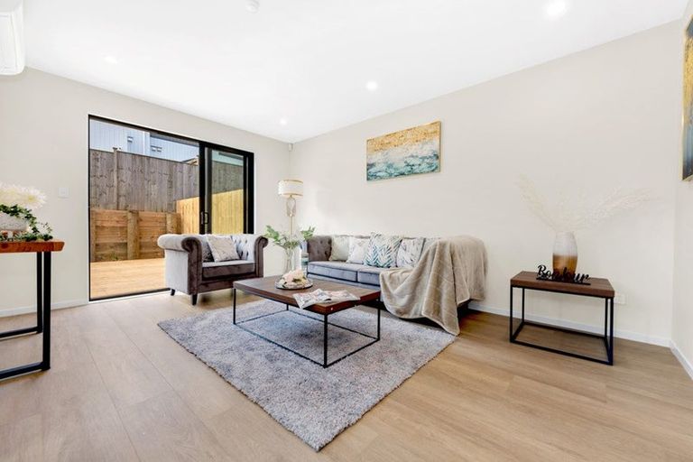 Photo of property in 22a Hearth Street, Flat Bush, 2019