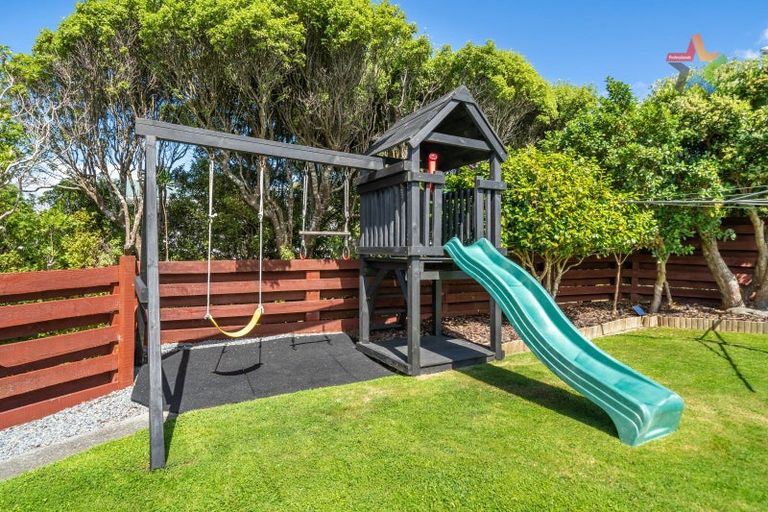 Photo of property in 8 Cherry Blossom Grove, Maungaraki, Lower Hutt, 5010