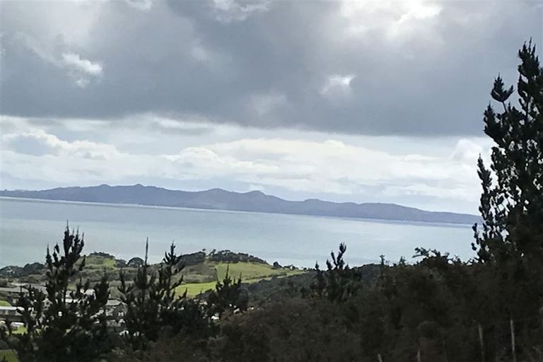 Photo of property in 24 Pekama Drive, Cable Bay, 0420