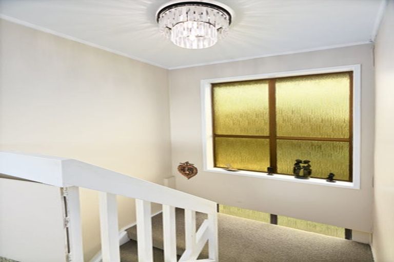 Photo of property in 4 Roberts Road, Te Atatu South, Auckland, 0610