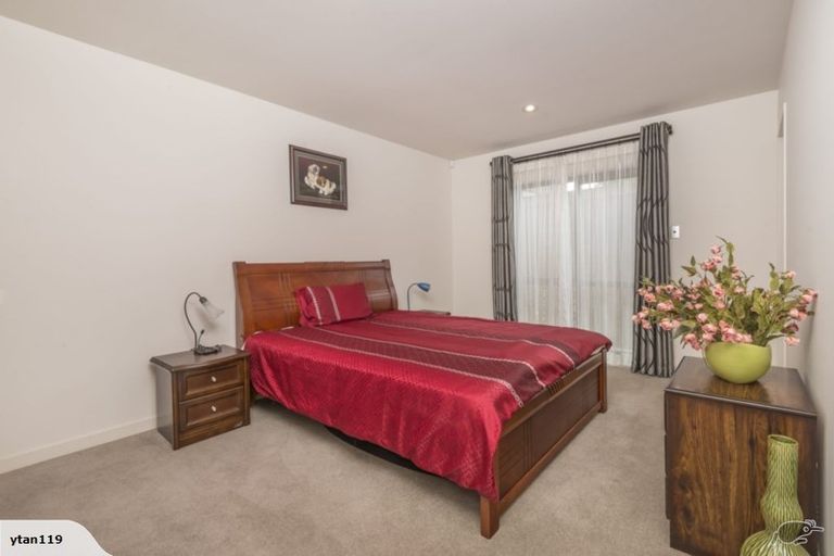 Photo of property in 10 Namsan Close, Fairview Heights, Auckland, 0632